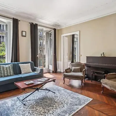 Elegant Parisien Apartment