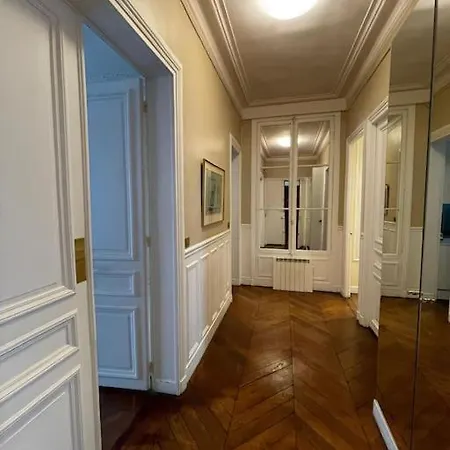 Elegant Parisien *